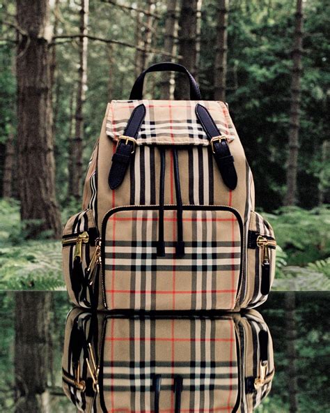 Xadrez Burberry: a história por trás de uma das estampas